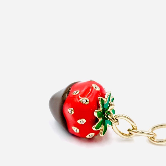‼️SOLD‼️ Kate Spade Creme De La Creme Strawberry Keychain - Picture 2 of 8